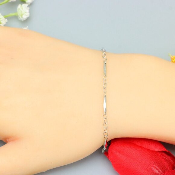 "Elegant & Trendy Bracelet, A Perfect Gift for Women, Thoughtful, EVCH1737 - Picture 1 of 11
